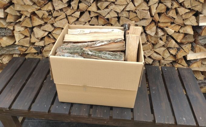 【アウトドア～キャンプに！～】薪（広葉樹：ナラ）細割り 約13kg・30cm