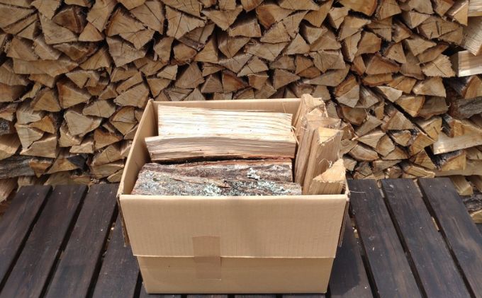 【アウトドア～キャンプに！～】薪（広葉樹：ナラ）中割り 約13kg・30cm