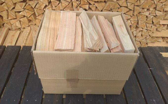【アウトドア～キャンプ・BBQに！～】薪（針葉樹）約9kg・30cm