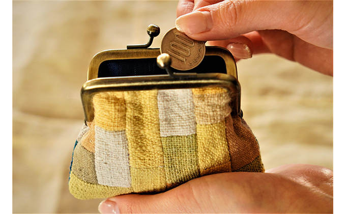 【宮本佳緒里の布小物：財布】手作りのがま口財布（小銭入れ）【草木染め】