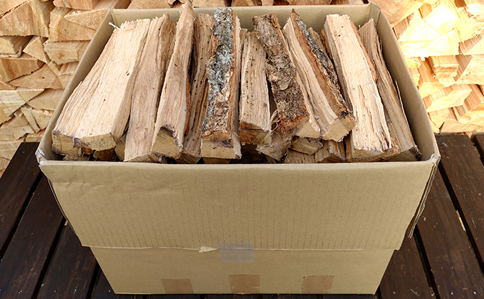 【アウトドア～キャンプに！～】薪(広葉樹：ナラ）細割り　約20kg・30cm