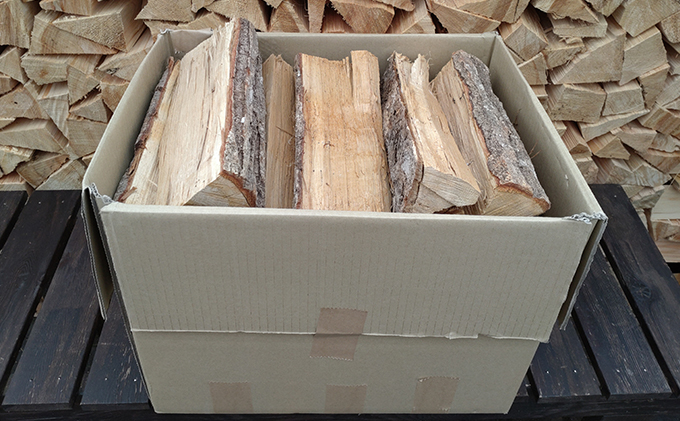 【アウトドア～キャンプに！～】薪（広葉樹：ナラ）　太割り　約20kg・30cm