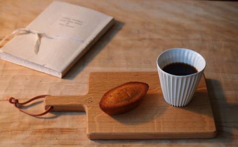 cafeねこぱんの無添加ベーグル12個セットとカッティングボード（ナラ）のセット