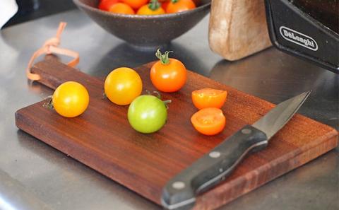 cafeねこぱんの無添加ベーグル12個セットとカッティングボード（ウォールナット）のセット