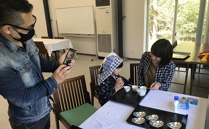 【体験期間：6月末まで】村内の茶畑で茶摘み＆手もみ製茶体験！茶娘衣装貸出付き（大人ペアチケット）