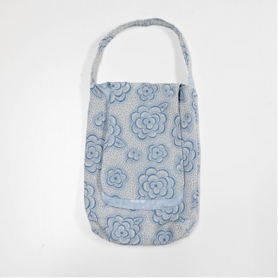 一色ちりめん　結びバッグ(角)椿(ブルー)