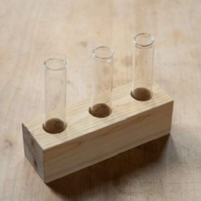 森の美しさを守る 与謝野ヒノキの1輪挿し　京都丹後の檜を使用したシンプルデザインのインテリア