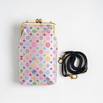 スマホケース　モノグラム柄(淡いピンクバージョン)