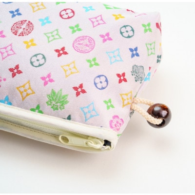 コスメポーチ(木玉ポーチ)　モノグラム柄(淡いピンクバージョン)