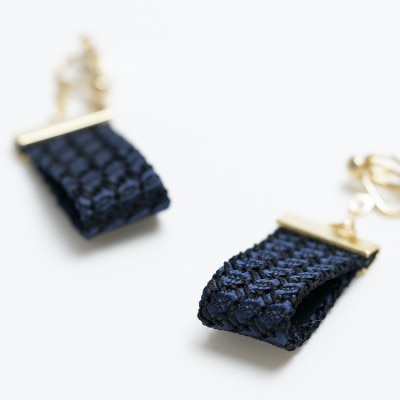 kuska fabricのガルザピアス【ダークネイビー】世界でも稀な手織りファブリック
