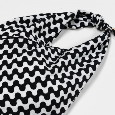 一色ちりめんあずま袋　波なみ(ブラック)