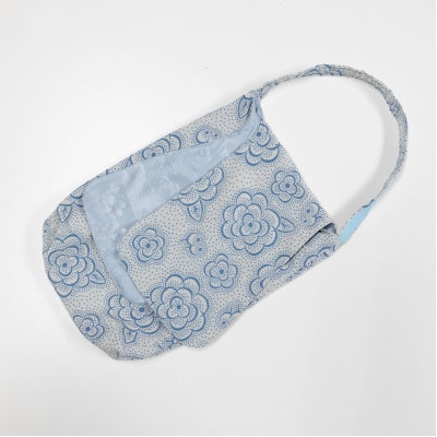 一色ちりめん　結びバッグ(角)椿(ブルー)