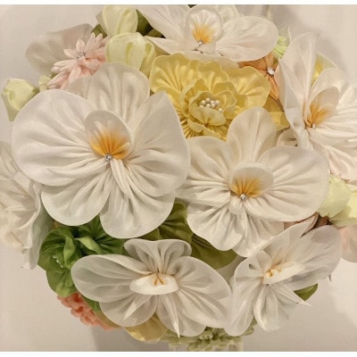 森の美しさを守る　与謝野ヒノキの木箱入り シルク100%つまみ細工ウエディングボールブーケ