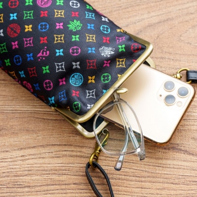 スマホケース　モノグラム柄(淡いピンクバージョン)