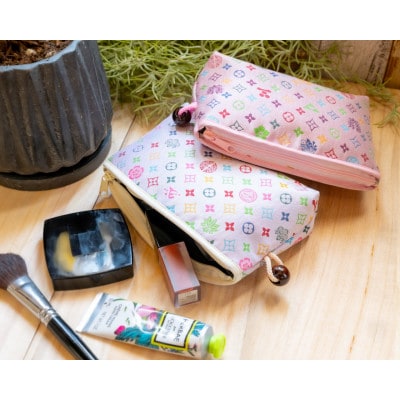 コスメポーチ(木玉ポーチ)　モノグラム柄(ピンクバージョン)