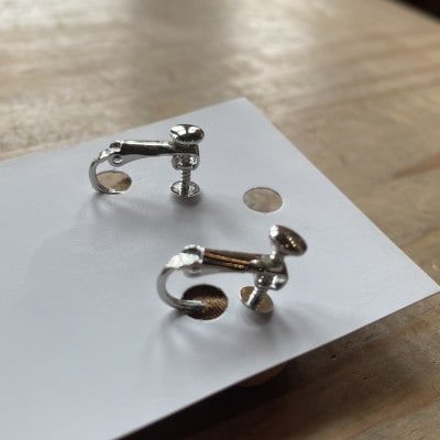 Wood Accessory　天然木の温かみを感じる職人手づくりの木とシルクつまみ細工のイヤリング