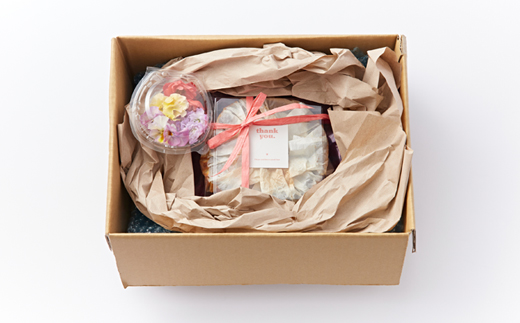 ハーブを使用した バスクチーズケーキ 1ホール(15cm)エディブルフラワー(食用花付き)【配送不可地域：離島】