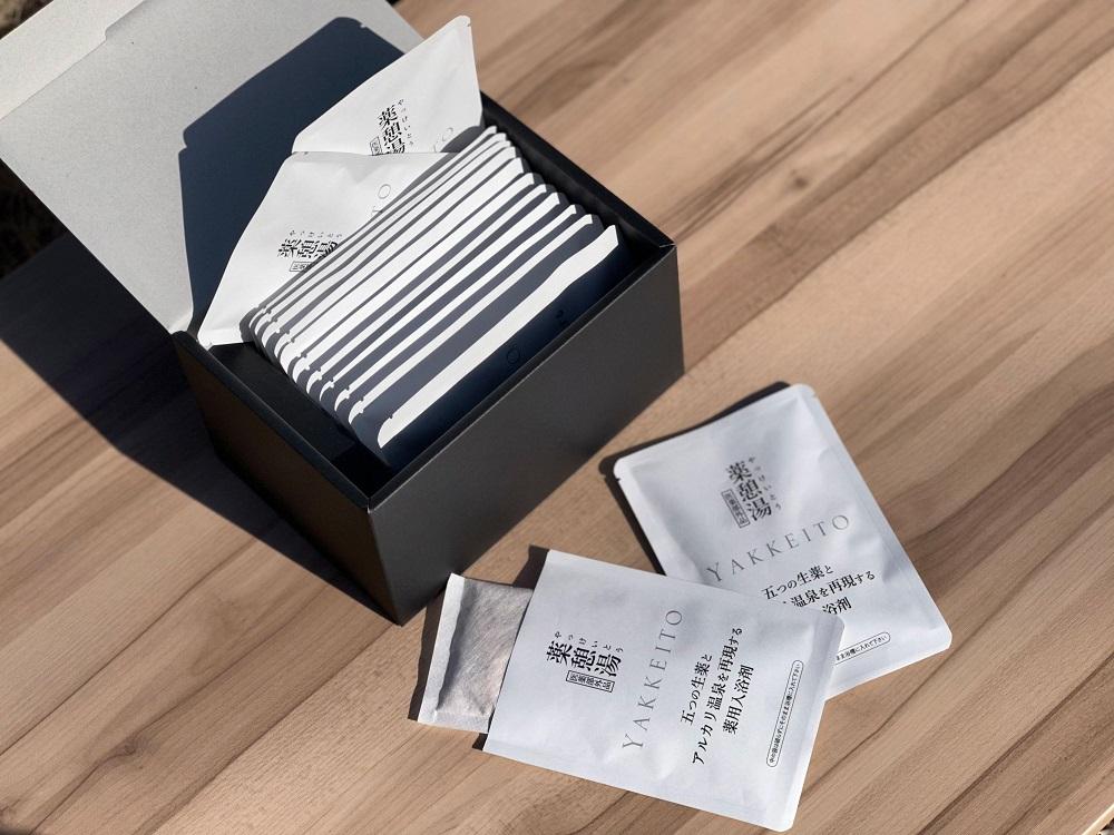 5つの生薬とアルカリ温泉を再現する薬用入浴剤・薬憩湯　14包入り　BOX　トウキ、センキュウ、チンピ、ドクカツ、ヨクイニンを配合