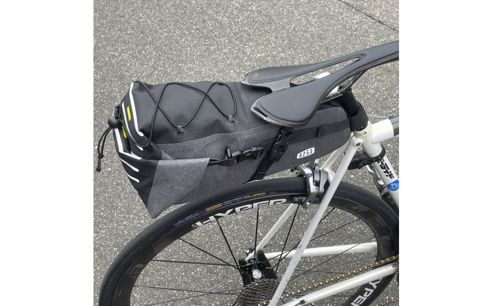 R250 防水サドルバッグ2  ハイブリッド ラージ グレー/ブラック