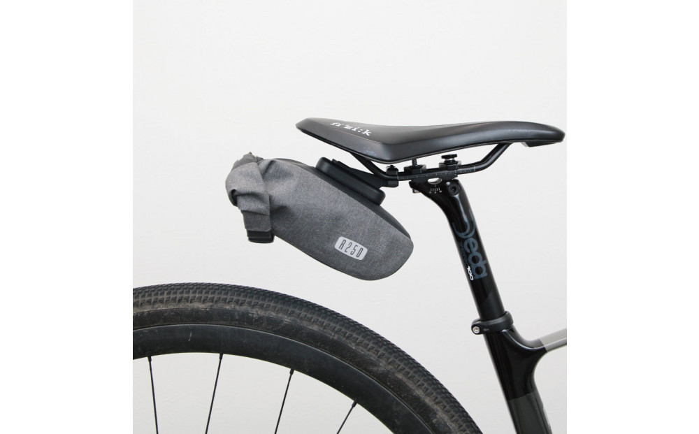 OsmaR250 防水サドルバッグスモール  グレー/ブラック