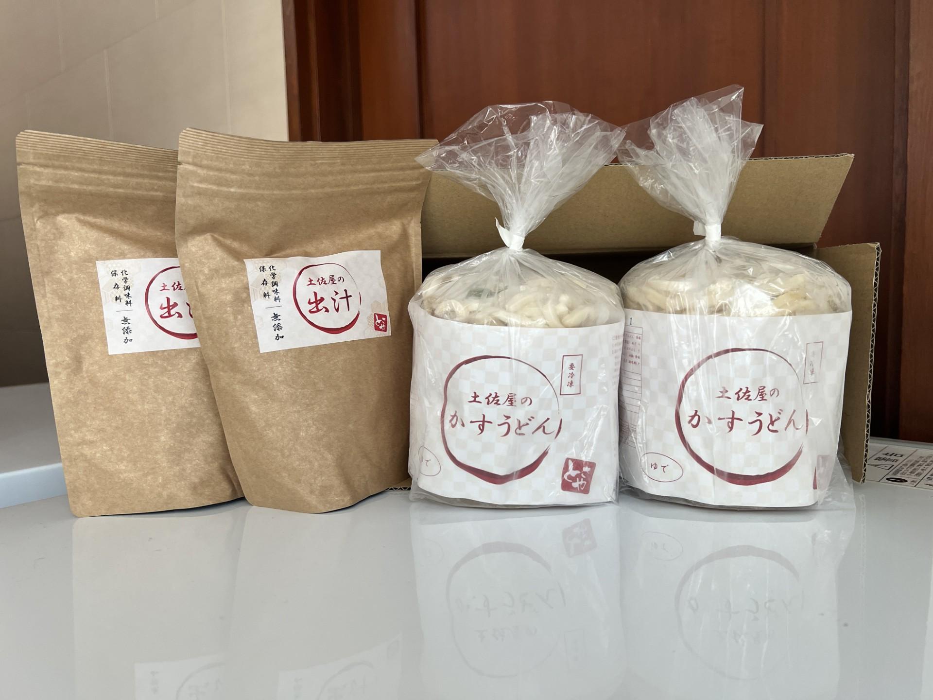 土佐屋の冷凍かすうどん2袋(2食入り2袋)と土佐屋の出汁パック2袋セット