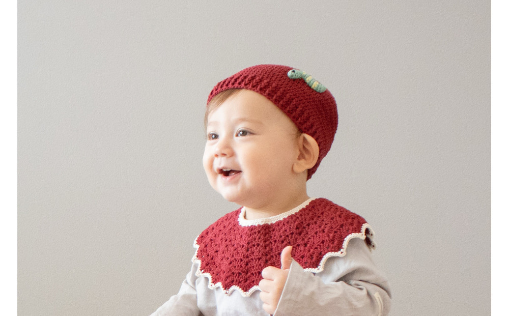 HOPPL （ホップル）手編みビブ＆キャップセット（アップル/サイズS）