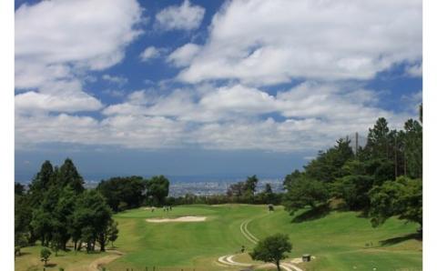 【18-04】箕面ゴルフ　プレー券（1組4名分）（土日祝日限定）