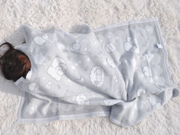 クリ衿 ベビー綿毛布(毛羽部分) 宇宙柄 グレー 85×115cm 毛布の町泉大津市産 N-MJK500 [3349]