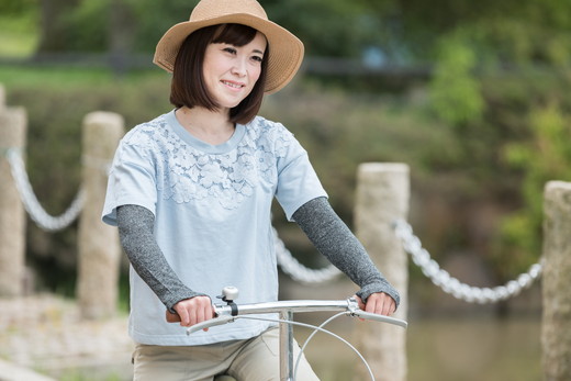 天然の美容繊維　UV対策　絹のさらさらアームカバー　H-AM1900