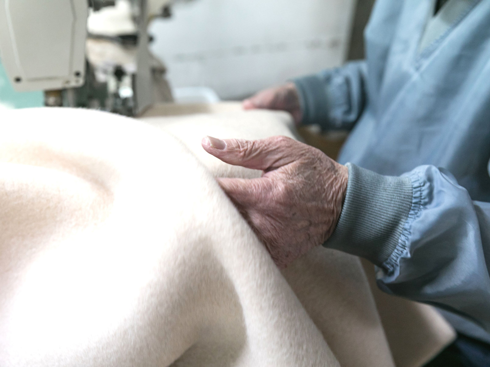 綿毛布スリーパー 2way仕様で暖か(Lサイズ)ラベンダー×ホワイト 毛布の町(泉大津産) sleeper-s [3015]