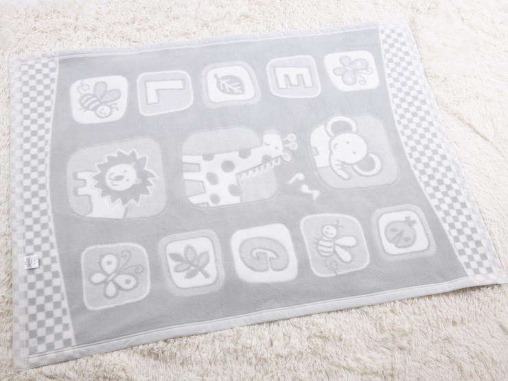 名入れ可 ベビー綿毛布 (毛羽部分) キリン柄 グレー 85×115cm 毛布の町 (泉大津市産) N-MJ200 [3388]