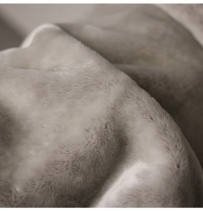 【ホワイト×ピンクベージュ】アクリル毛布 ニューマイヤー メランシカ ダブルサイズ180×200cm