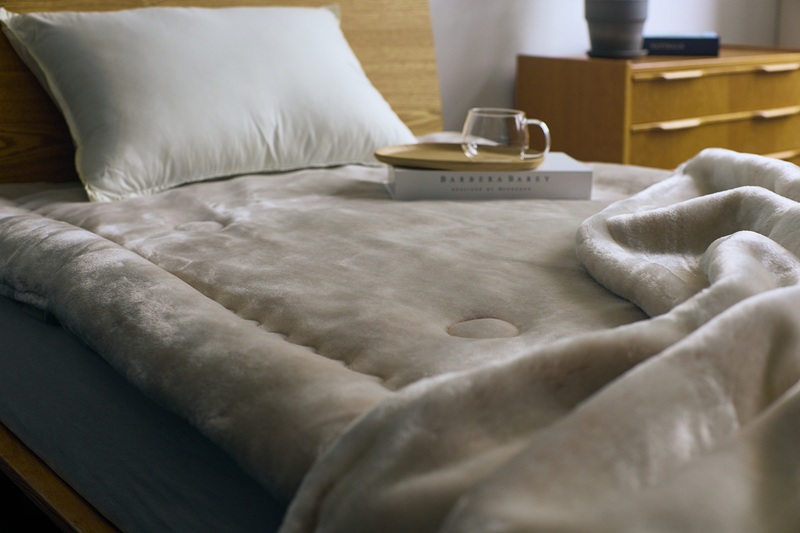 アクリル毛布 ニューマイヤー メランシカ敷きパッド ホワイト×ピンクベージュ シングルサイズ100×205cm