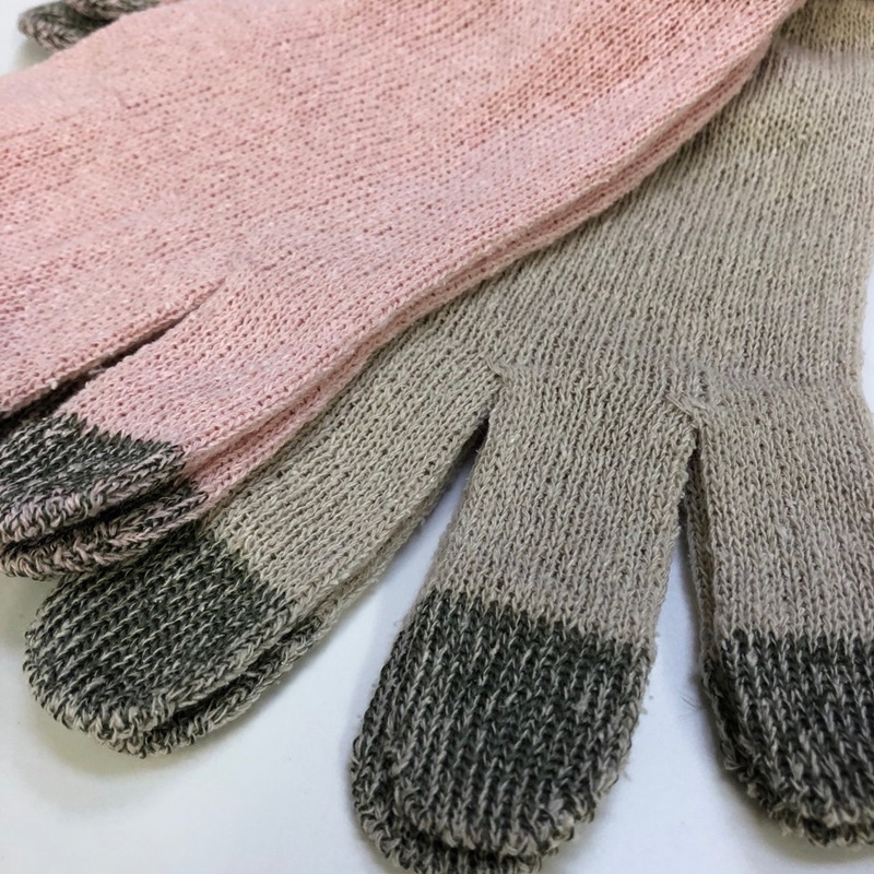 スマホ対応！シルクおやすみ手袋【エクリュベージュ／yu-2021te_ne】日本製 [4705]