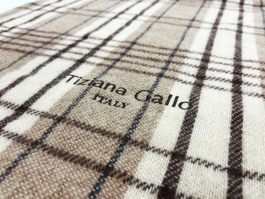 ウール100% 可愛いチェック柄のウールひざ掛け 大判サイズ (70×140cm) TGH-606BE [4710]