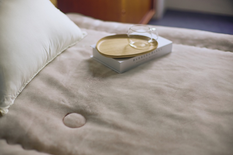 アクリル毛布 ニューマイヤー メランシカ敷きパッド ホワイト×ピンクベージュ シングルサイズ100×205cm