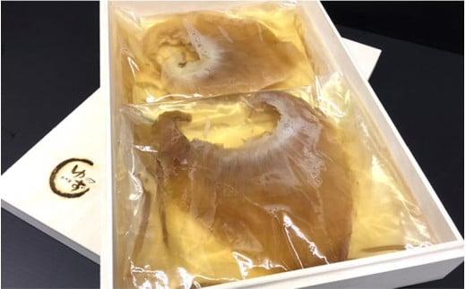老舗料理屋がお届けする特大フカヒレ姿煮（干し貝柱煮 ）２枚入