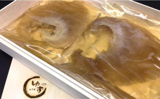 老舗料理屋がお届けする特大フカヒレ姿煮（干し貝柱煮 ）２枚入