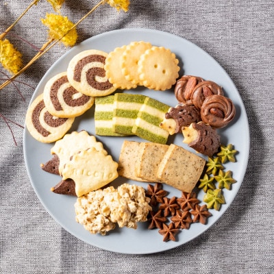 幸せを運ぶハリネズミクッキー缶*発酵バターと米油使用*