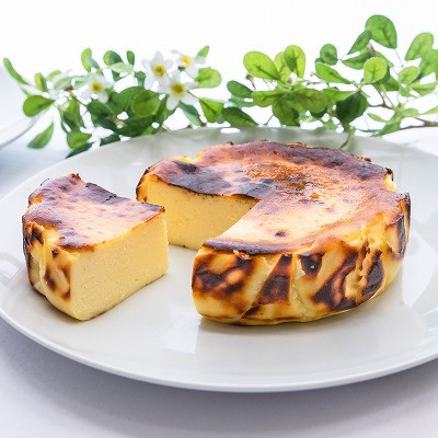 茨木市発!なめらかバスクチーズケーキ　ホール　プレーン　ピスタチオ　(4号サイズ)【配送不可地域：離島】