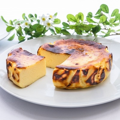 茨木市発!なめらかバスクチーズケーキ　ホール　プレーン　抹茶　ピスタチオ　(4号サイズ)【配送不可地域：離島】