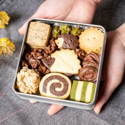 幸せを運ぶハリネズミクッキー缶*発酵バターと米油使用*