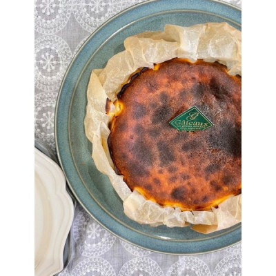 茨木バスクチーズケーキ　ホール12cm　1個　　茨木シフォンケーキプレーン1個【配送不可地域：離島】