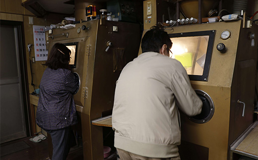 【Bコース】　サンドブラスト・彫刻体験-世界的な第一人者竹内洪氏による直接指導、作品鑑賞、解説付き-