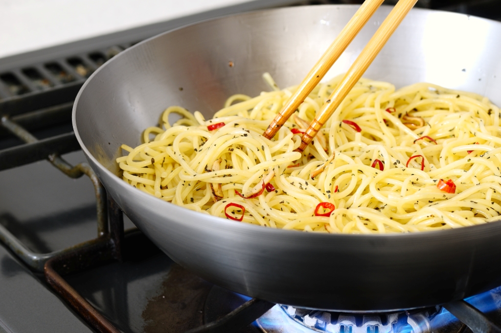 B227 藤田金属×近畿大学『F.』鉄フライパン20/26cmセット