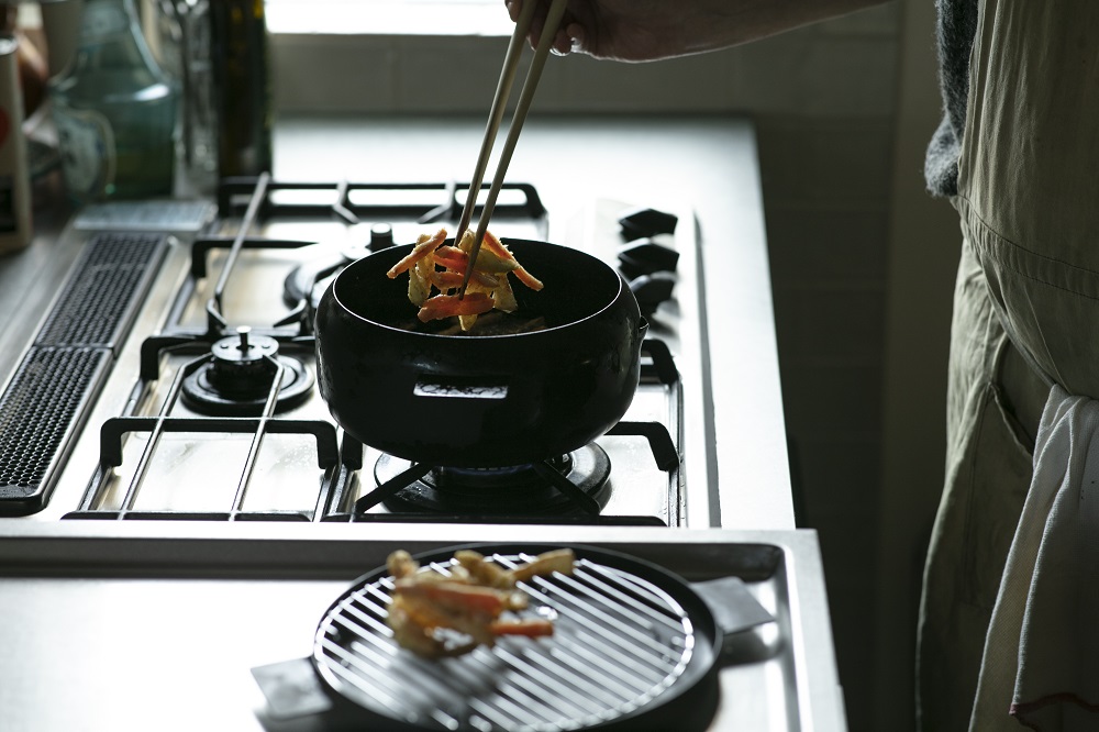 D186 ツレヅレハナコ×オレンジページ「ふたつき鉄製揚げ鍋 18㎝」