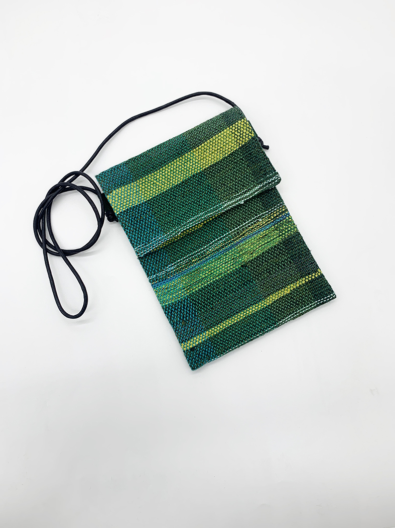 A272　りんごの木　さをり織りサコッシュ（グリーン系）