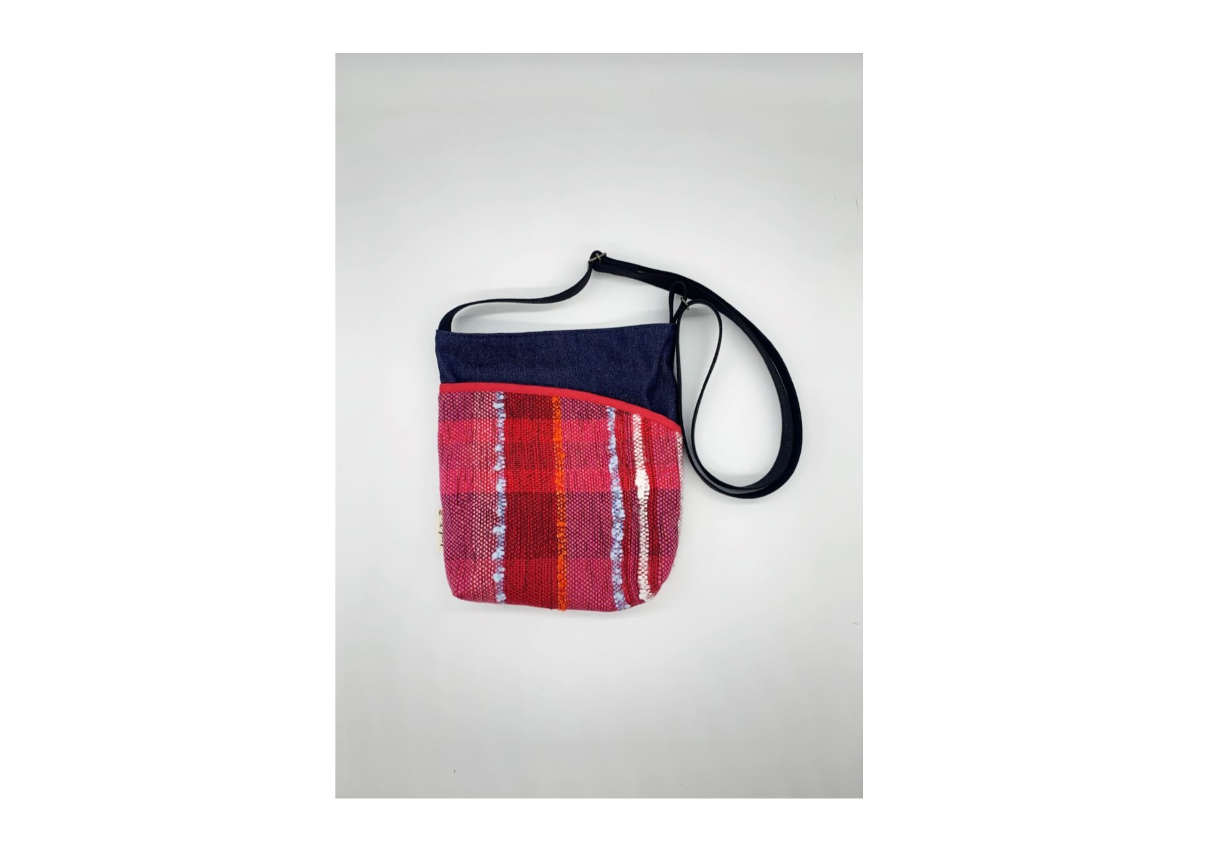 A273(赤系)　りんごの木　さをり織りポケットショルダー　【赤系】