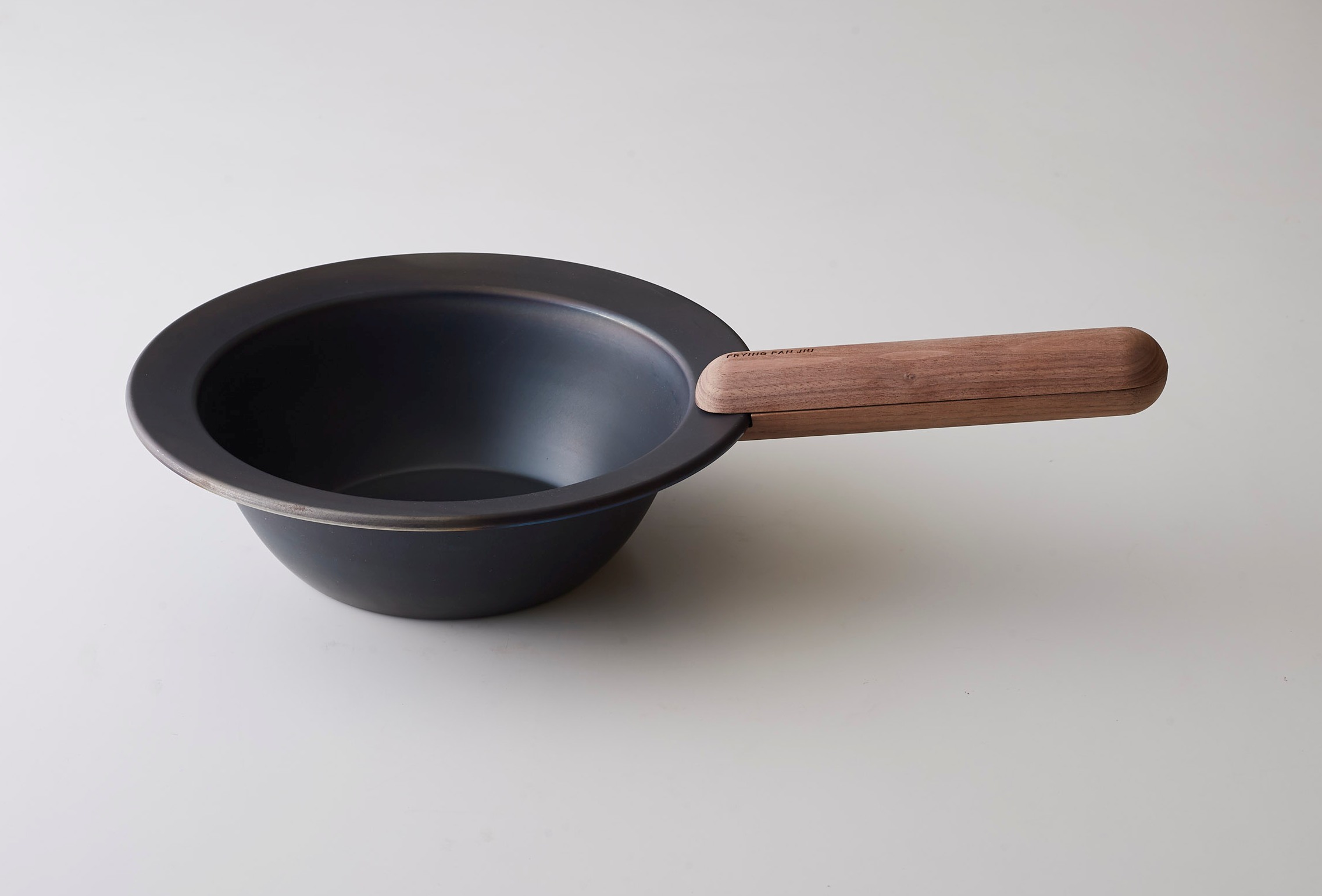 D167 IO フライパンジュウ&ハンドルセット 深型Mサイズ /ウォルナット(クルミ材) 鉄フライパン