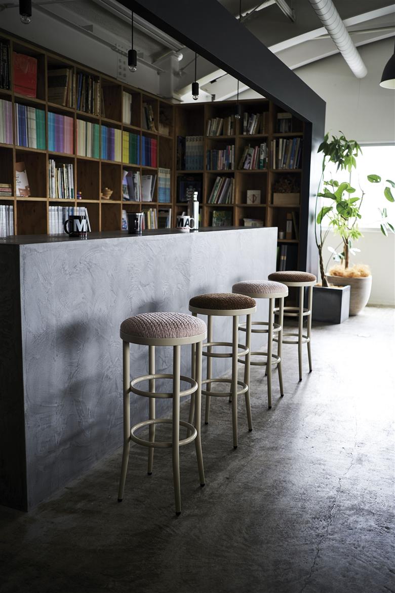 F120　ＱＵＯＮチェア　ワルツハイスツール－２　（３４幅スツール／ハイチェア）